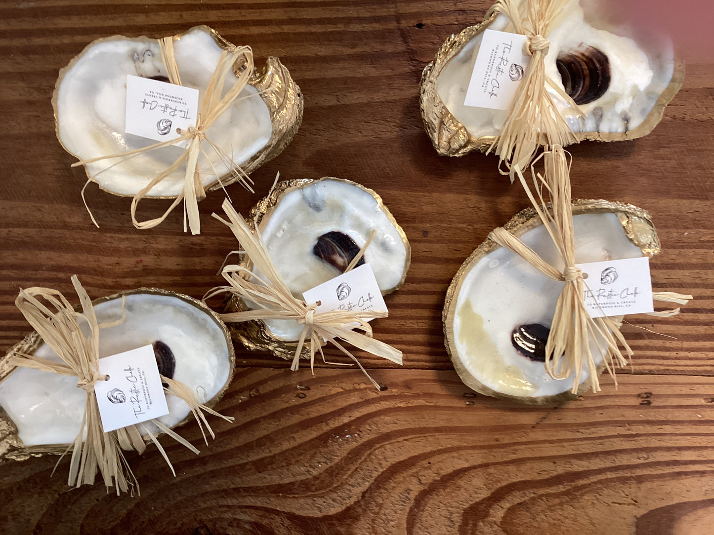 Large oyster shell outline gold