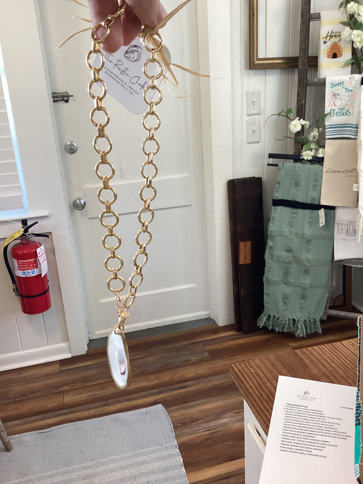 Circle Gold chain link oyster necklace