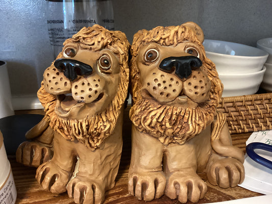 Lion book holders