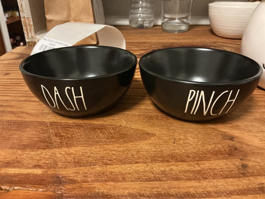 Rae Dunn: salt and pepper set