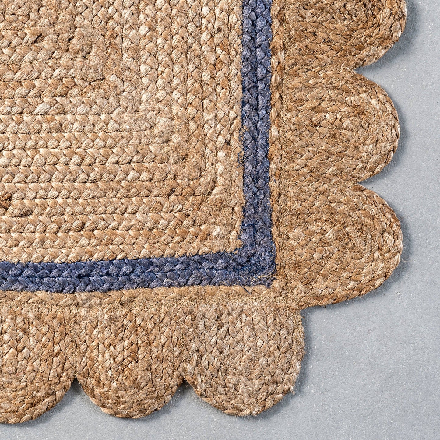 Tera Petals Braided Jute Area Rug