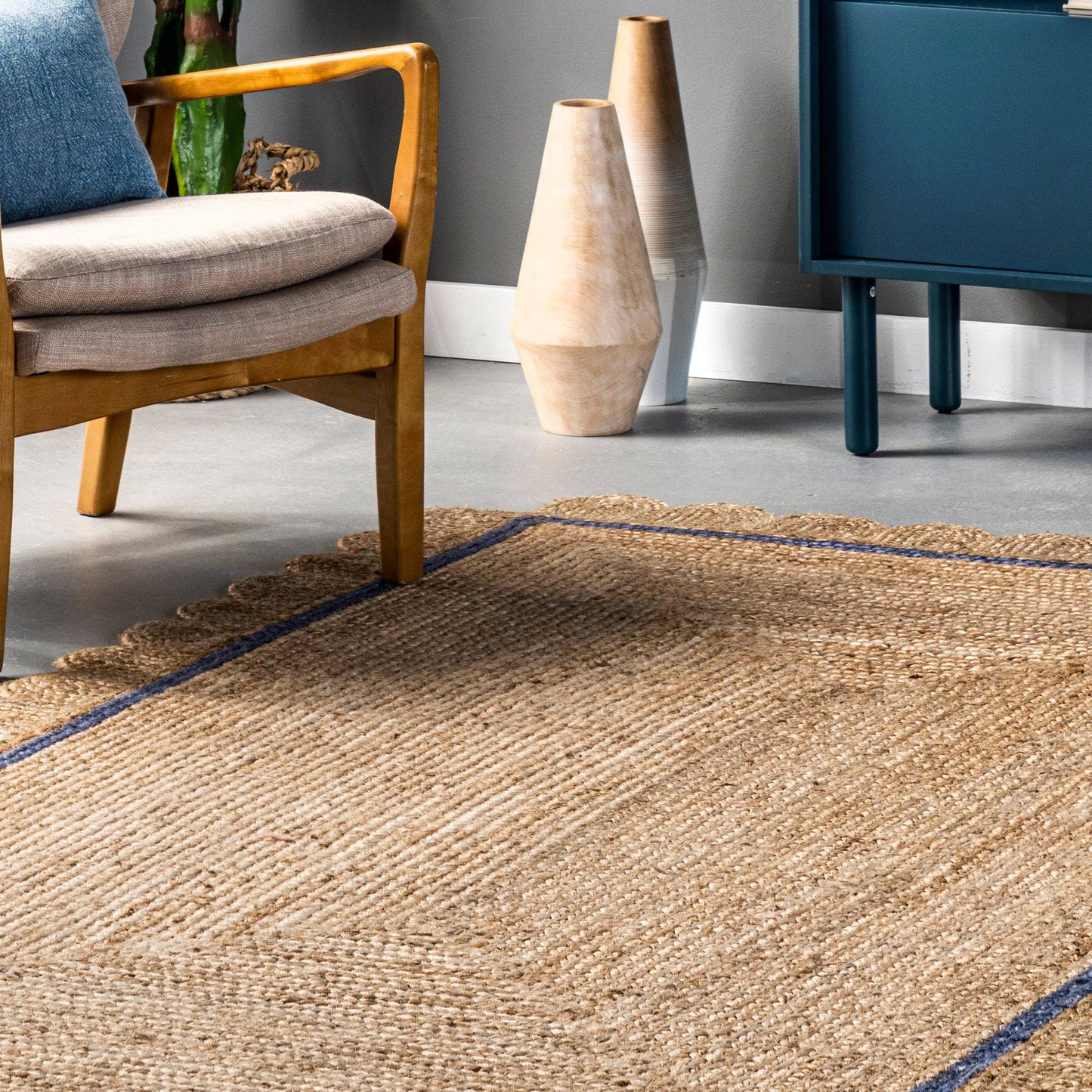 Tera Petals Braided Jute Area Rug